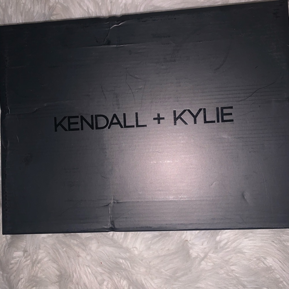 Kendall&Kylie sneakers